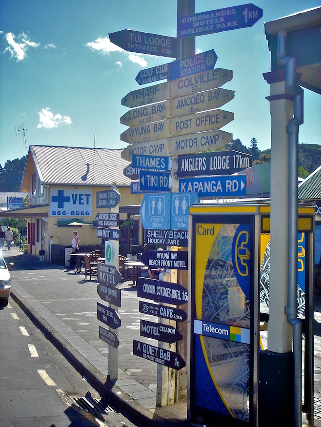 NZ Coromandel Signs.JPG (142699 bytes)